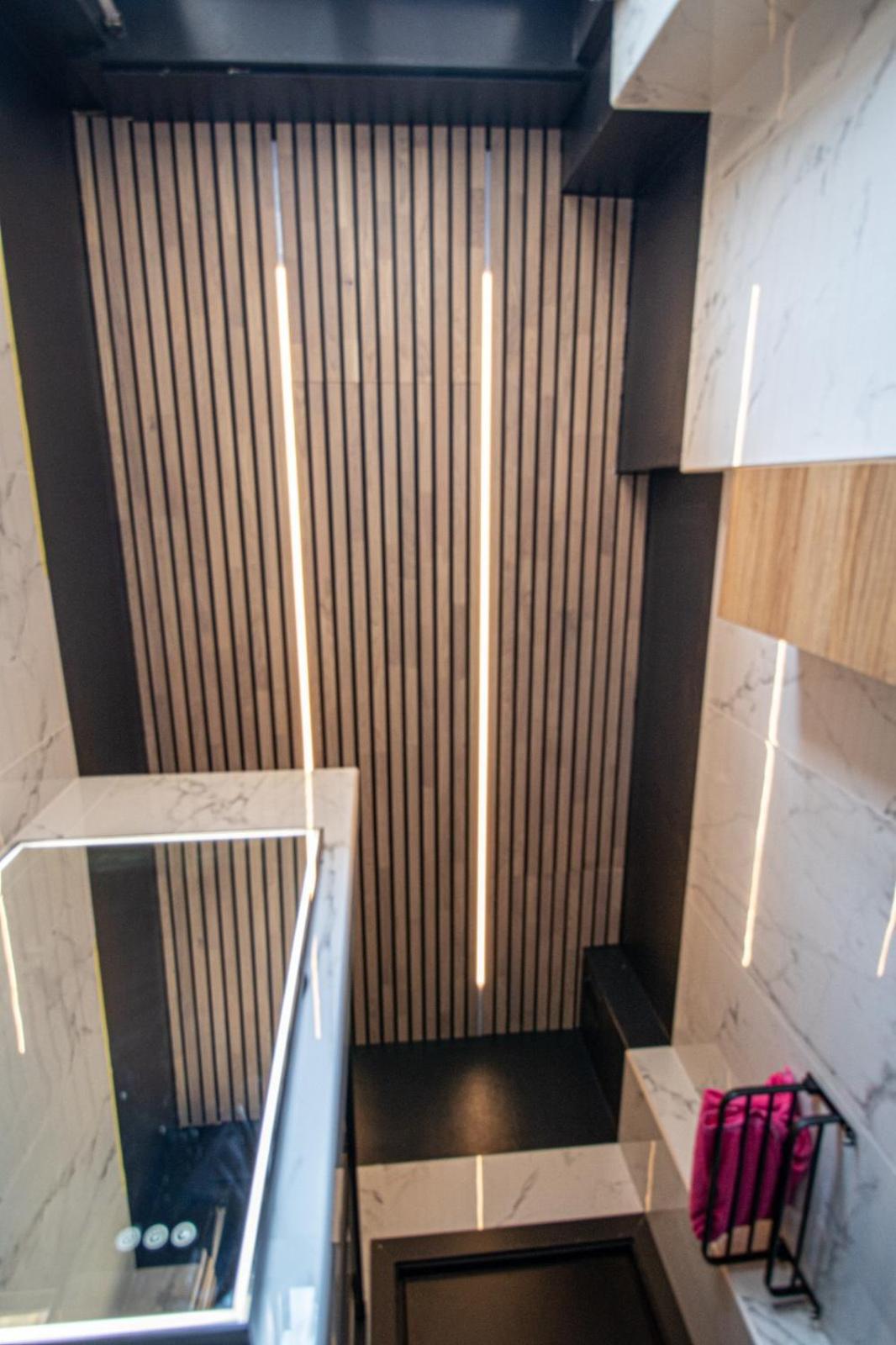 And Cozy Designer With Special Price Spring 2025 Apartment *